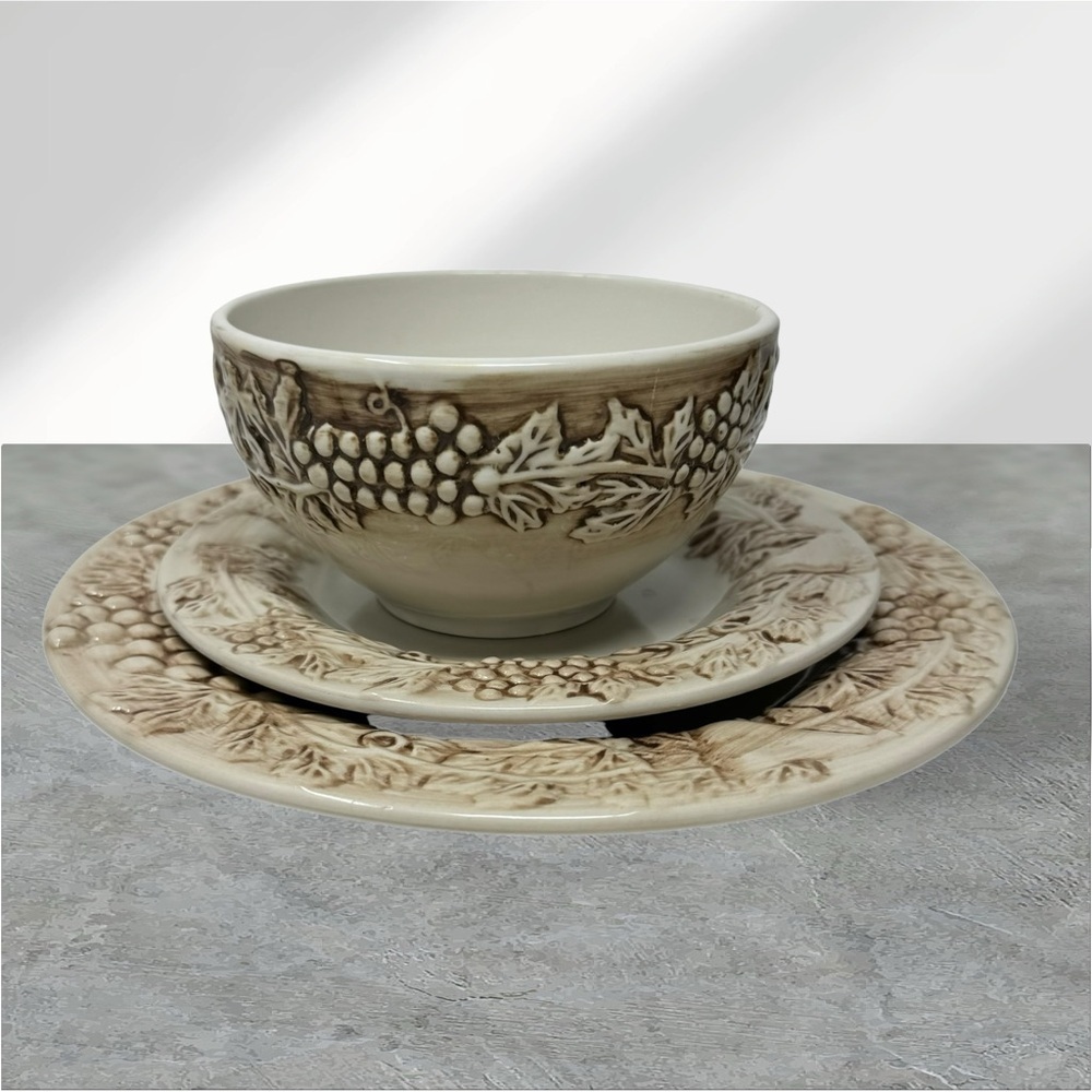 Beautiful Vintage Euro Ceramica Grape Vineyard 3 Pc Dinner Set